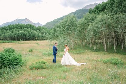 Pastel summer wedding Pine Creek Cookhouse rocky mountain bride13