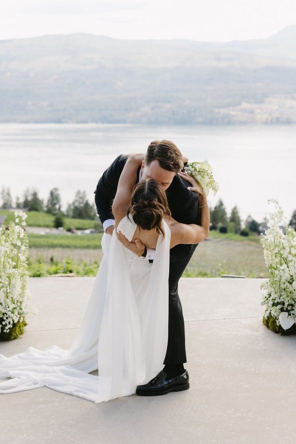 50th Parallel Estate Kelowna summer wedding Keeley Joy Photography rocky mountain bride32