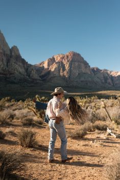 Red Rock Canyon Nevada couple portraits Lexie Biermann Photography rocky mountain bride11