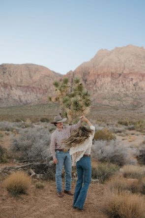 Red Rock Canyon Nevada couple portraits Lexie Biermann Photography rocky mountain bride16