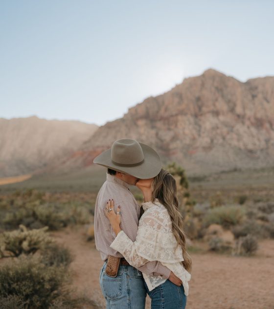 Cute Western-Inspired Engagement Session in Nevada