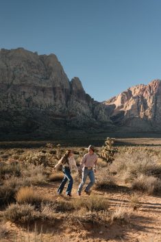 Red Rock Canyon Nevada couple portraits Lexie Biermann Photography rocky mountain bride8