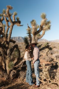 Red Rock Canyon Nevada couple portraits Lexie Biermann Photography rocky mountain bride9