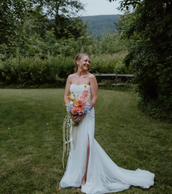 Cheerful Blooms and Easy Elegance at This British Columbia Wedding