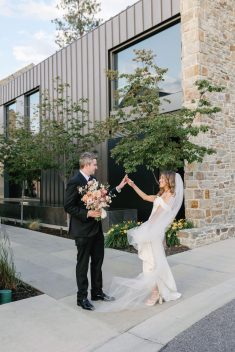 CedarCreek Estate Winery spring wedding Boketto Photography rocky mountain bride22
