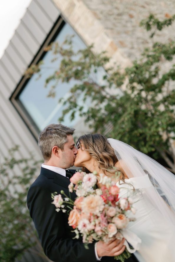 CedarCreek Estate Winery spring wedding Boketto Photography rocky mountain bride51