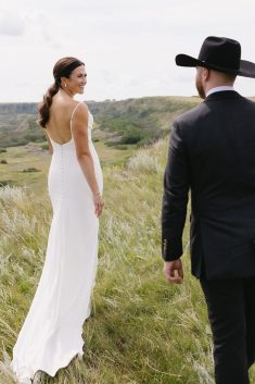 Sweet Haven Barn summer wedding Lottie Weddings rocky mountain bride1