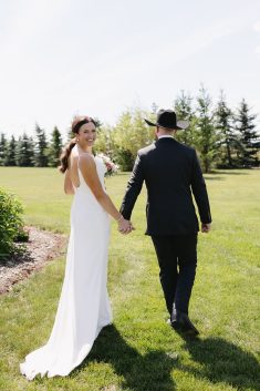 Sweet Haven Barn summer wedding Lottie Weddings rocky mountain bride28