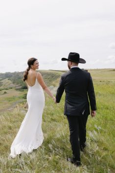 Sweet Haven Barn summer wedding Lottie Weddings rocky mountain bride41