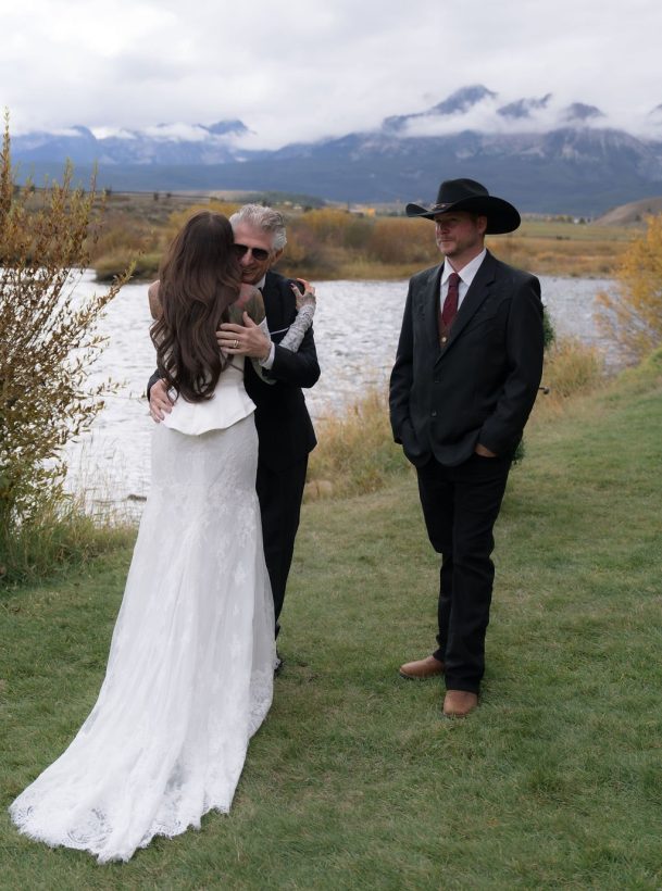 Stanley River Retreats & Cabins winter wedding rocky mountain bride14