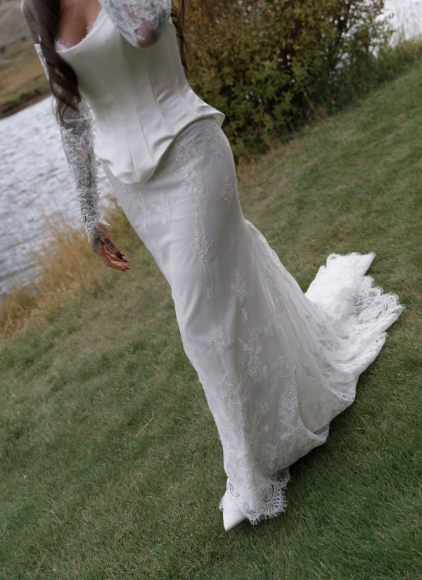Stanley River Retreats & Cabins winter wedding rocky mountain bride15
