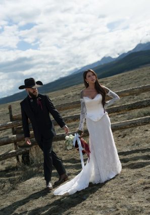 Stanley River Retreats & Cabins winter wedding rocky mountain bride26
