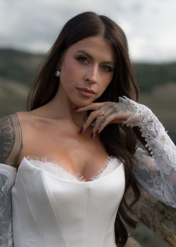 Stanley River Retreats & Cabins winter wedding rocky mountain bride30