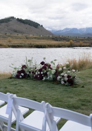 Stanley River Retreats & Cabins winter wedding rocky mountain bride32