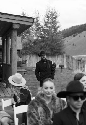 Stanley River Retreats & Cabins winter wedding rocky mountain bride34