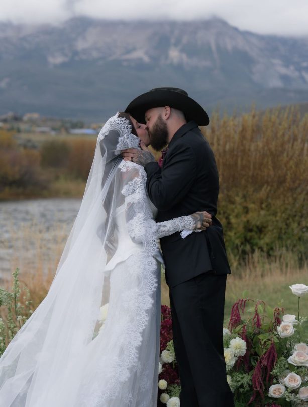 Stanley River Retreats & Cabins winter wedding rocky mountain bride39