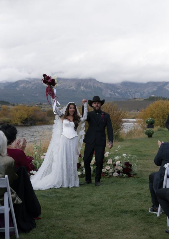 Stanley River Retreats & Cabins winter wedding rocky mountain bride40