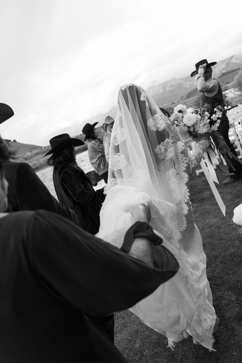 Stanley River Retreats & Cabins winter wedding rocky mountain bride41
