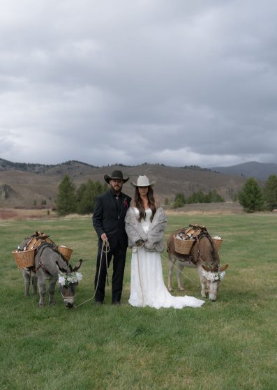 Stanley River Retreats & Cabins winter wedding rocky mountain bride46