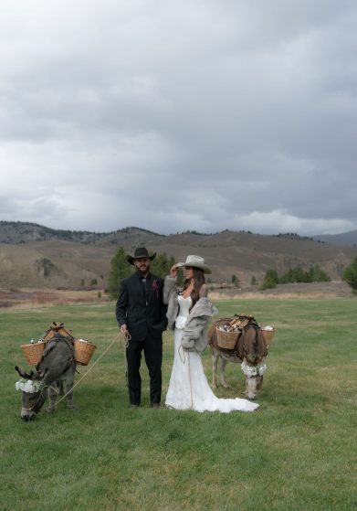 Stanley River Retreats & Cabins winter wedding rocky mountain bride48