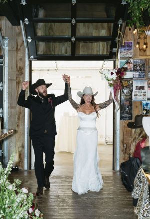 Stanley River Retreats & Cabins winter wedding rocky mountain bride58