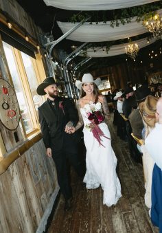 Stanley River Retreats & Cabins winter wedding rocky mountain bride59