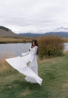 Stanley River Retreats & Cabins winter wedding rocky mountain bride9